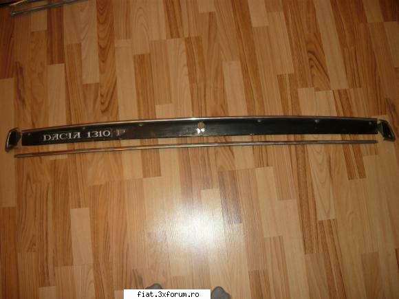 piese auto,radiouri etc - ornament dacia 1310 portbagaj -primul tip -stare - Anunturi