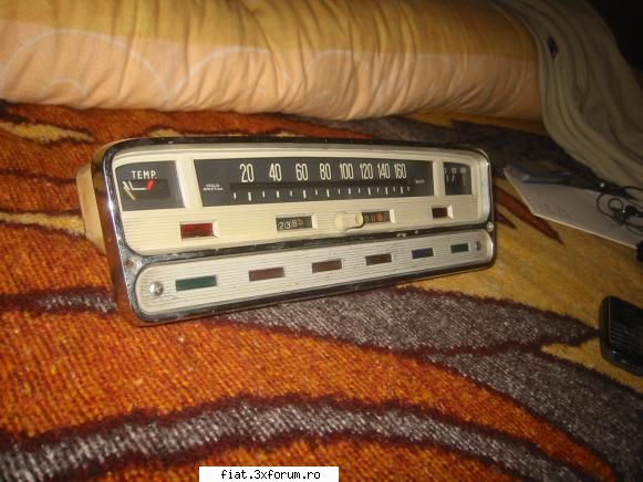 piese fiat 1300 ceas bord lei parbriz :100 lei pistoane marca mondial :200 lei (pe pistoane scrie