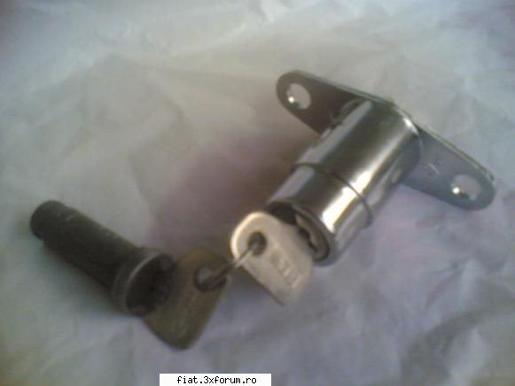 piese fiat 1300, 1500, 1800,2300 - butuc de fiat 1800 cred nu sunt sigur pret 10 ron - Bursa