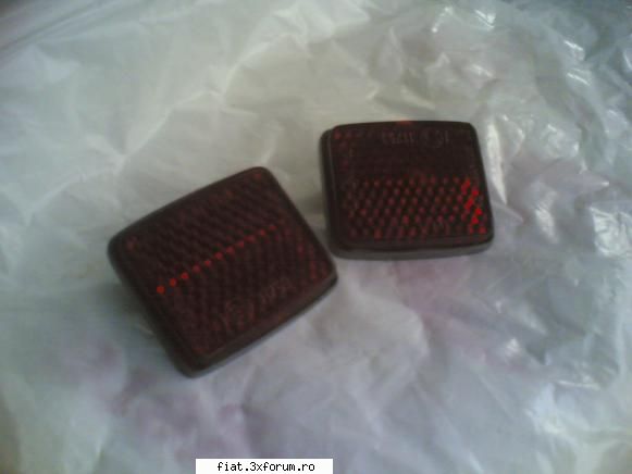 piese fiat 1300, 1500, 1800,2300 - ochi de pisica fiat 1500 noi pret 10 ron ambele - Bursa