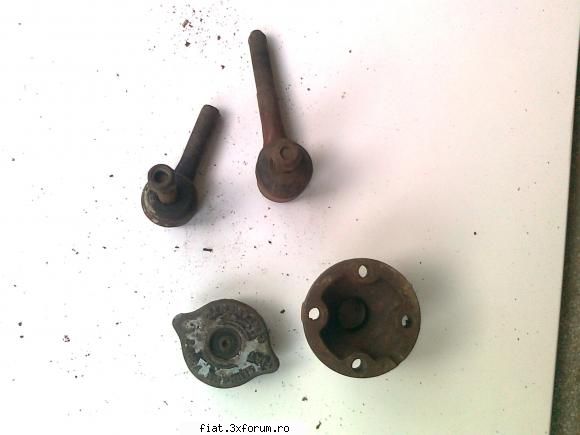 piese noi si second hand fiat 600 - 10 lei bucata capete bara si capac radiator - Bursa