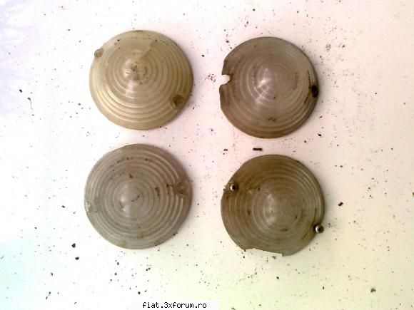 piese noi si second hand fiat 600 - sticle semnal 40 lei amandoua sunt noi bonus cele - Bursa
