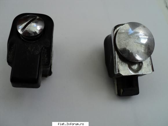piese (unele NOS) DACIA 1100/Renault 8/Renault 10 - incuietori geam spate stare excelenta - Anunturi
