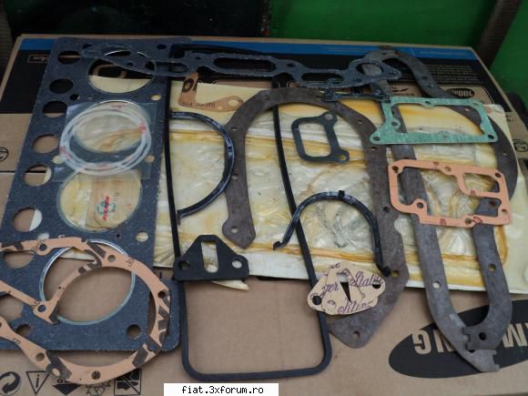 piese (unele NOS) DACIA 1100/Renault 8/Renault 10 - set garnituri motor care era initial la - Anunturi