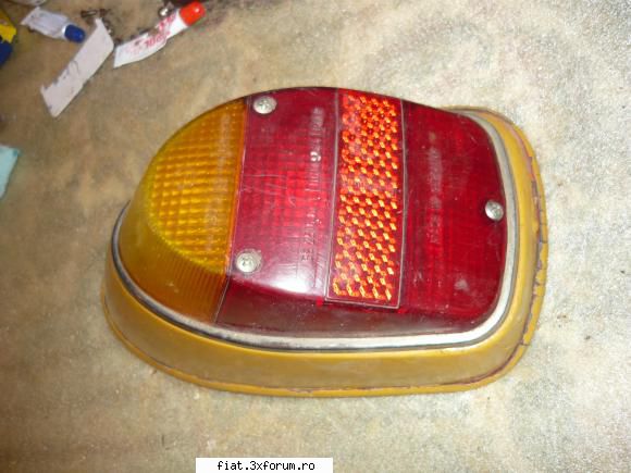 piese vechi , piese noi ,radiouri carti auto etc - lampa spate wv broasca-50 lei - Anunturi