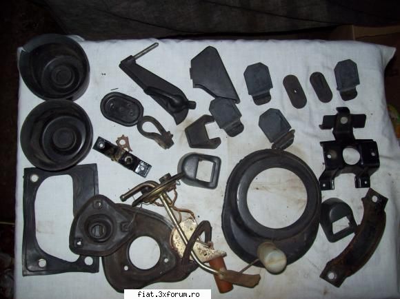 pt Fiat 127 - toate piesele din poza: 40 lei. (aparatori - Bursa