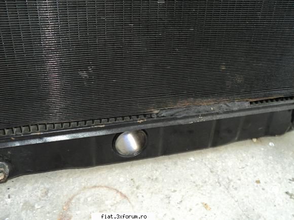 radiator stare nos fiat 1300 stiu din partea jos fost umblat el, asa cred. posibil radiatorul nou