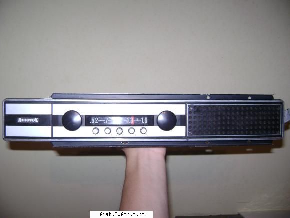 radio-urile noastre - Este un micut Autovox RA 332 din inceputul anilor - Classic corner