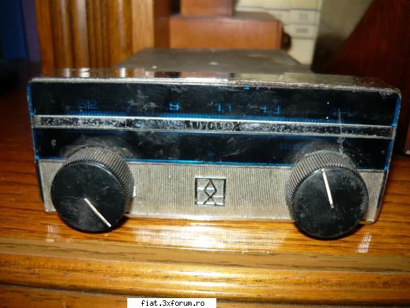 radio autovox fiat - radio autovox conceput pentru fiat 500,600,850 - Bursa