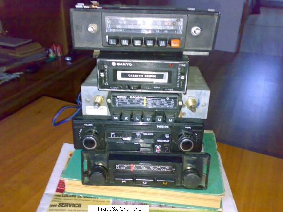 radiouri auto - vand urmatoarele radiouri din poza: Blaupunkt - Anunturi