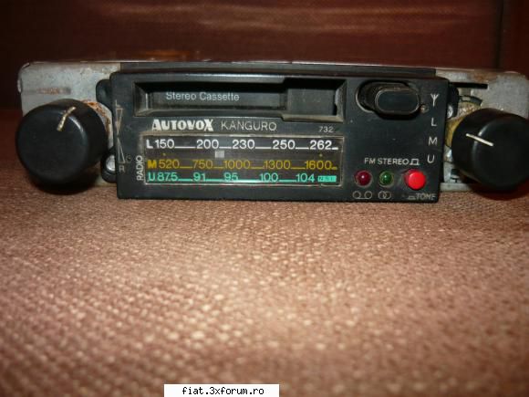radiouri auto vechi - radio autovox italian-50 lei - Anunturi