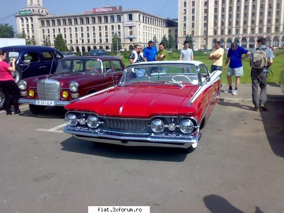 retroparada la sosea - clubul vehiculelor de epoca - iar acum masina care m-a dat pe spate - Classic corner