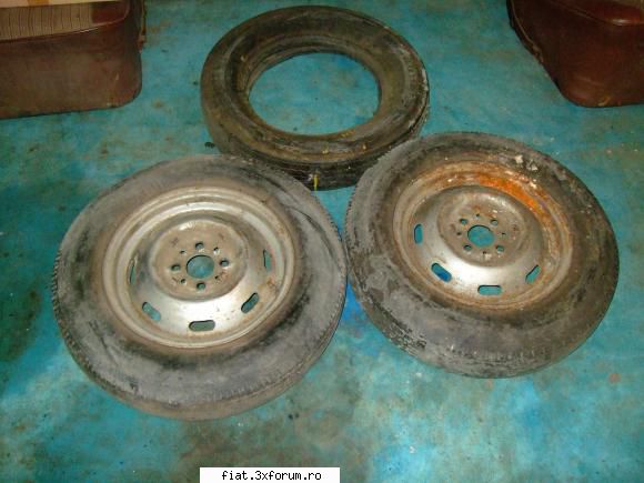 roti fiat 1100 - vand 2 roti , pentru fiat 1100 ,pret 50 ron buc - Bursa