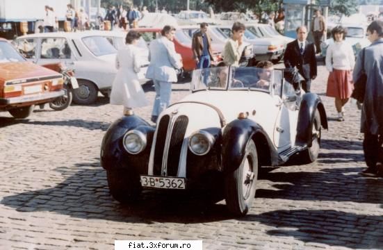 so 80's sau Retroparada pe vremea lu' Impuscatu - Superbe, superbe pozele. Multumesc!!! BMW - Classic corner