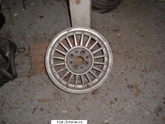 vanbd 2 jante pe 14 distanta intre prezoane 4x100 - vand 2 jante de aluminiu pe 14 , jantele sunt - Anunturi