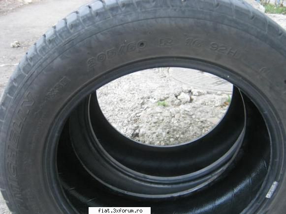 vand 2 anvelope de vara Michelin pe 16" - anvelopele au dimensiunile 205x60x16" 92H , au - Bursa