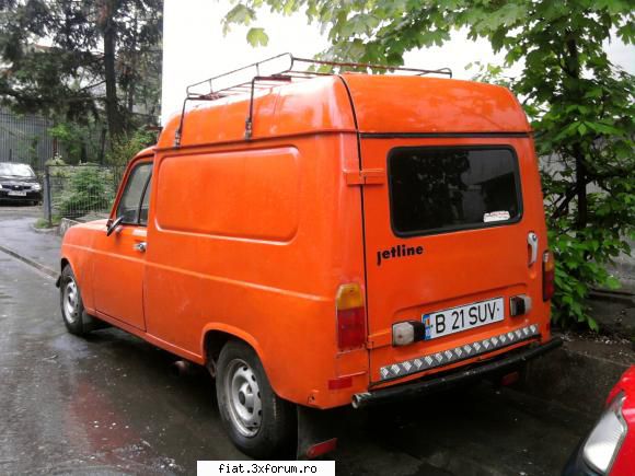 vand RENAULT 4 autoutilitara - scuze de intarziere !! pretul este de 500 euro - Bursa