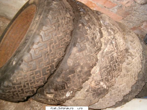 vand doua seturi victoria 175 r14 - cramponate stare foarte buna cu o janta de - Anunturi