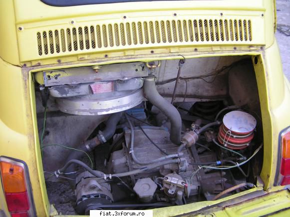 vand fiat 500 pentru piese - compartiment motor ,cu motorul de 126 - Bursa