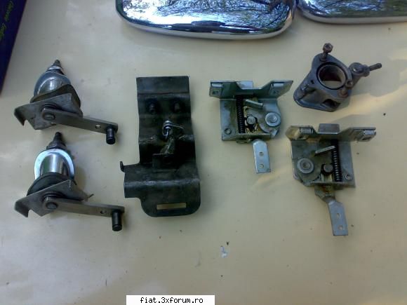 vand piese fiat 600 - alte piese noi , cele din stanga sunt magneti - Bursa