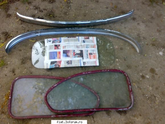 vand piese fiat 600 - acum piese folosite : pereche geamuri laterale - Bursa