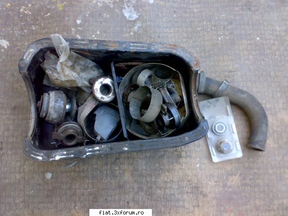 vand piese fiat 600 - baie de ulei plina cu piese mici si marunte - Bursa