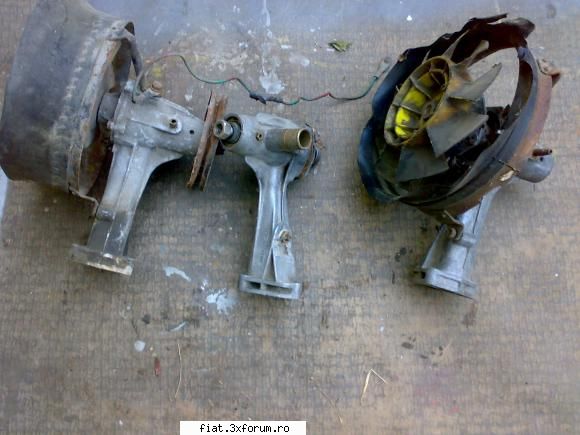 vand piese fiat 600 - 3 pompe apa in stare f buna - Bursa