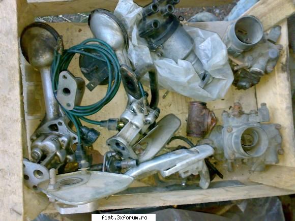 vand piese fiat 600 - ladita piese 6 . 2 carburatoare solex , 2 pompe - Bursa