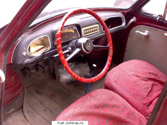 vand renault dauphine 1968 - interior . sub huse se afla tapiteria originala - Classic corner