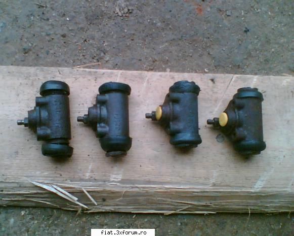 vind cateva piese fiat 600 d ,SH - pistonase frina 6 lei buc - Bursa