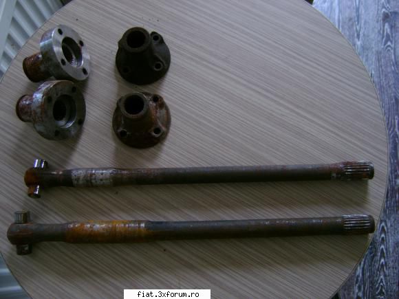 vind piese fiat600d - toate pisele se vind impreuna pret 300lei,tel - Club Fiat 500 & 600
